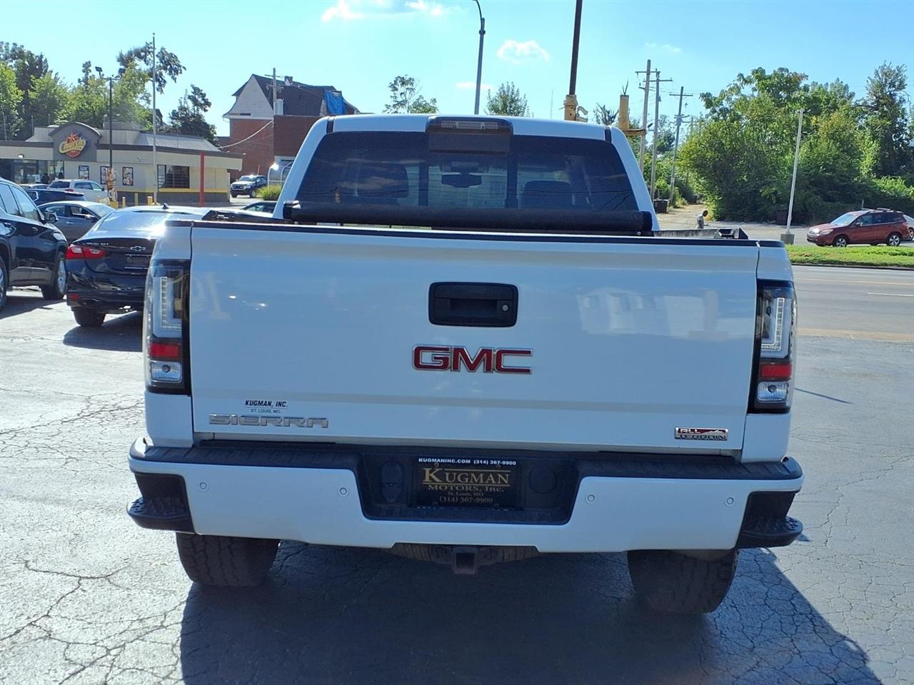 GMC Sierra 1500 SLT Crew Cab Long Box 4WD 2017