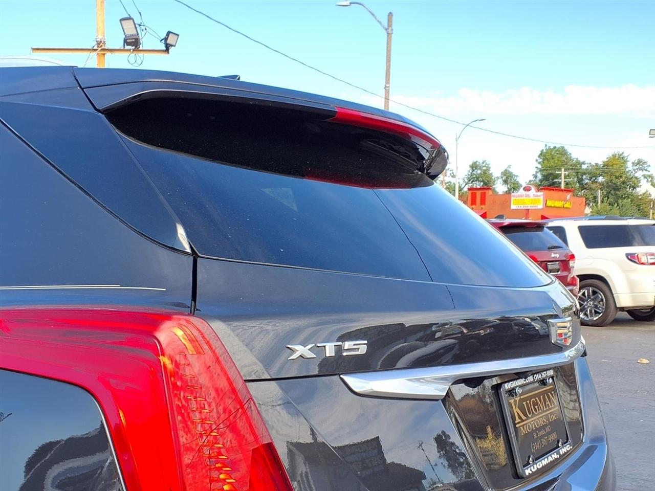 Cadillac XT5 Base AWD 2019