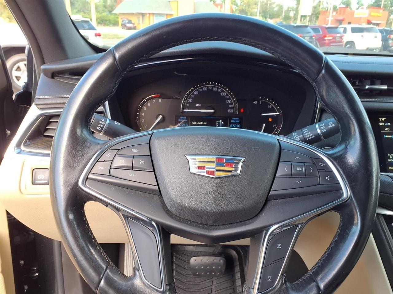 Cadillac XT5 photo 16