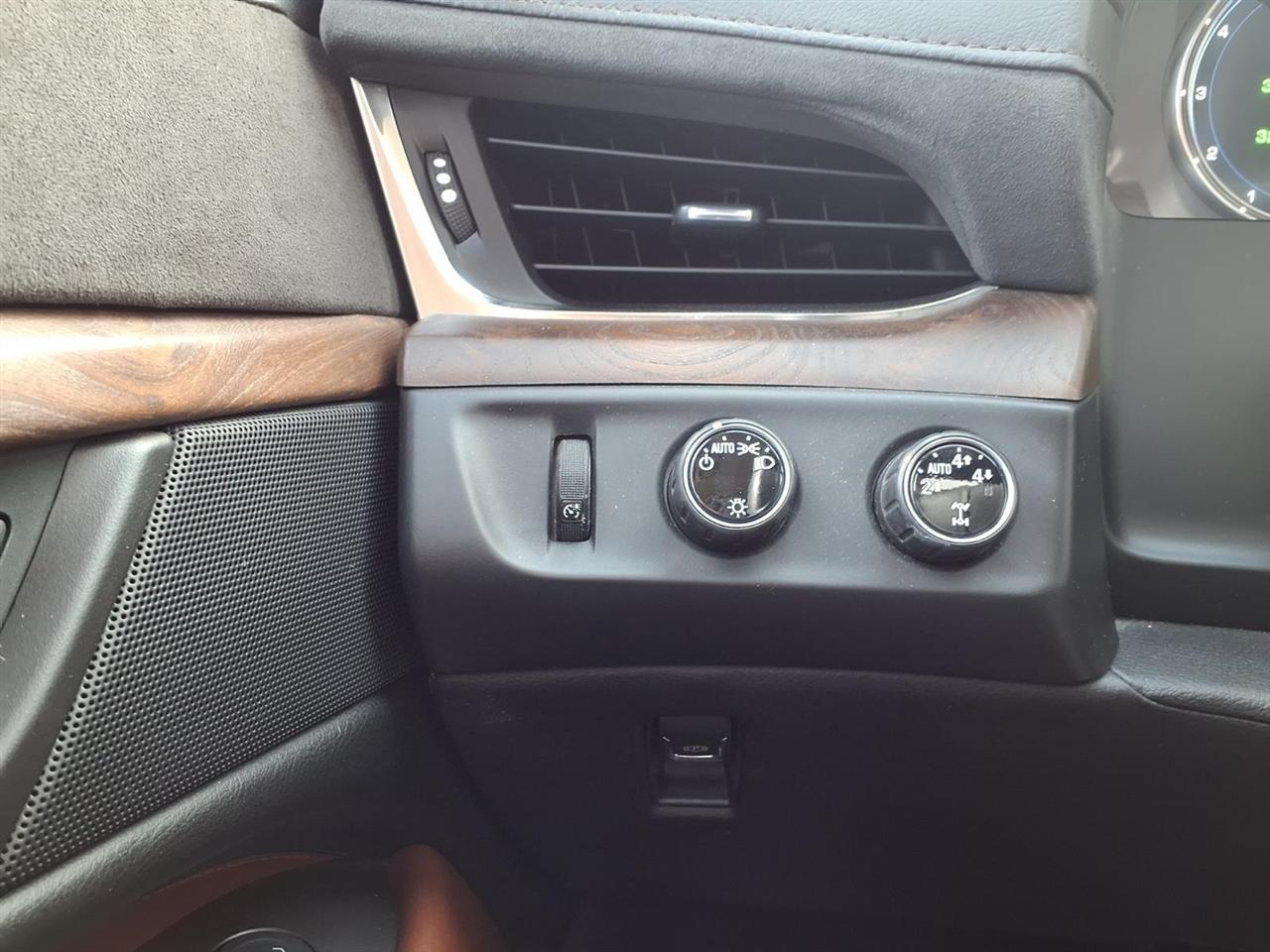 Cadillac Escalade Premium 4WD 2016