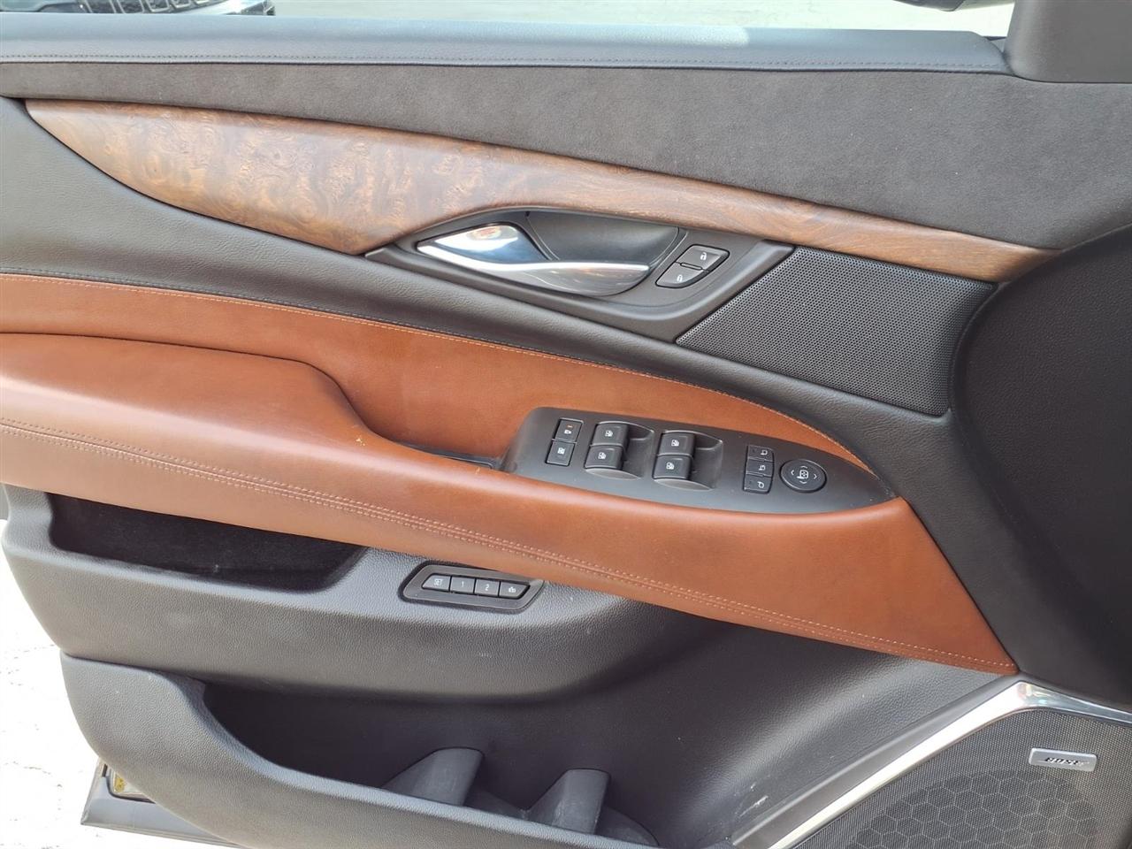Cadillac Escalade Premium 4WD 2016