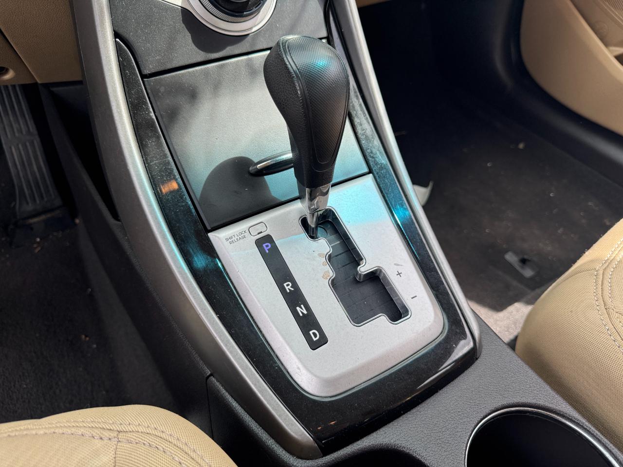 Hyundai Elantra GLS A/T 2012