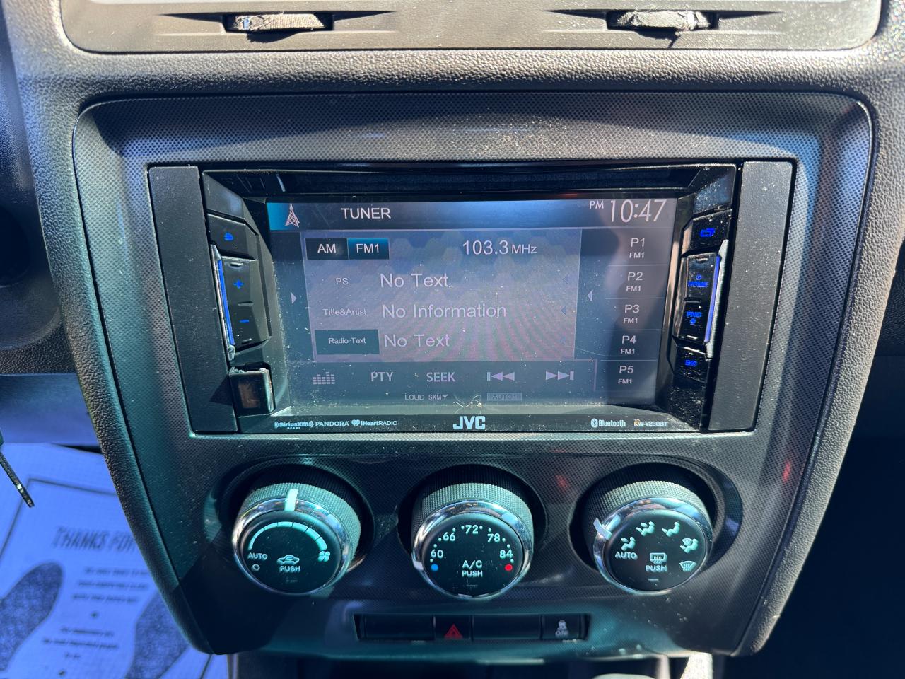 Dodge Challenger SE 2011