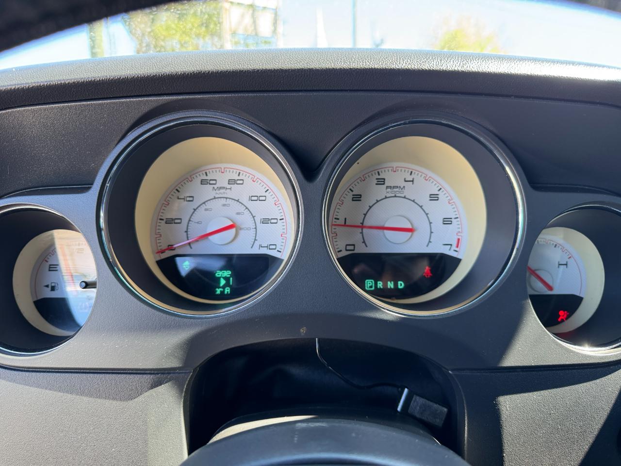 Dodge Challenger SE 2011