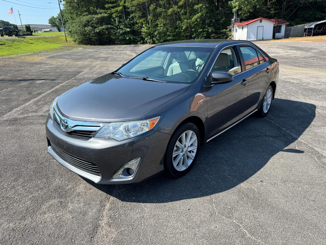 Toyota Camry Hybrid XLE 2014