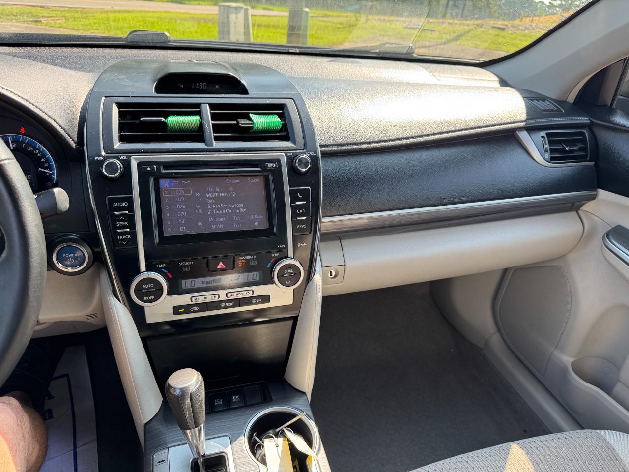 Toyota Camry Hybrid XLE 2014