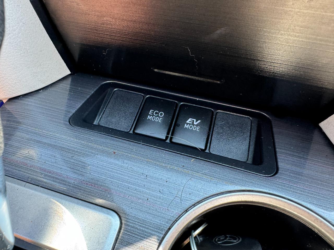 Toyota Camry Hybrid XLE 2014