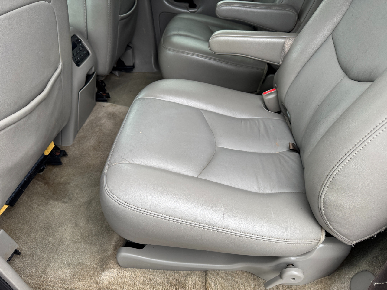 Chevrolet Suburban 1500 4WD w/1WT 2006