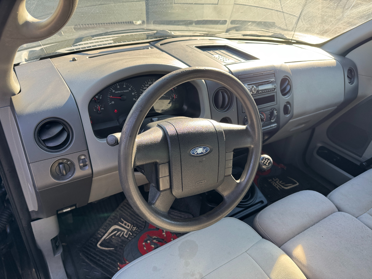 Ford F-150 XL 2WD 2005