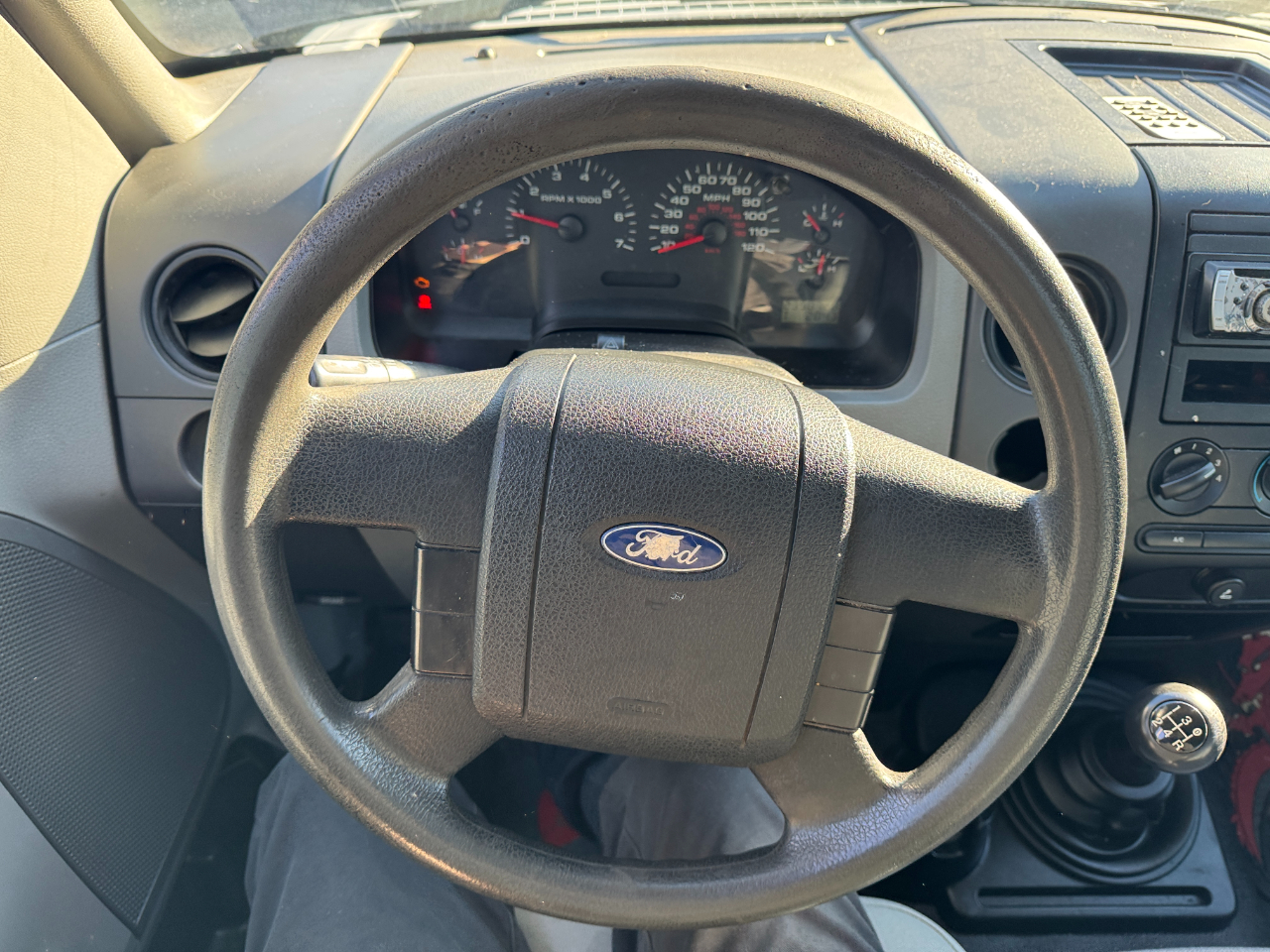 Ford F-150 XL 2WD 2005