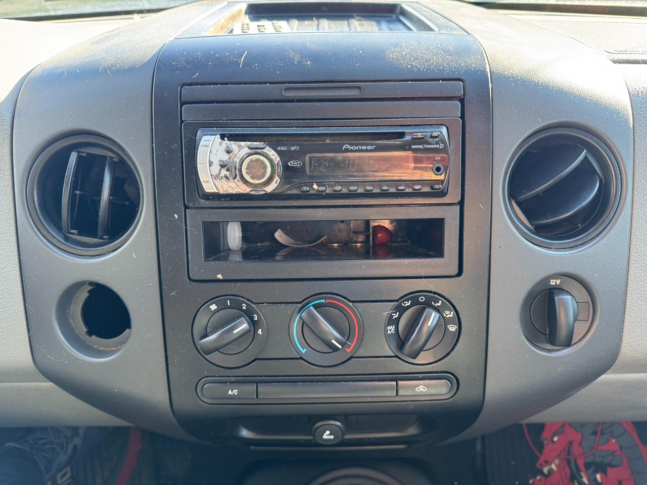 Ford F-150 XL 2WD 2005