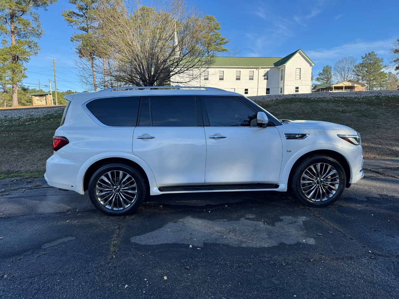 Infiniti QX80 LUXE 2019
