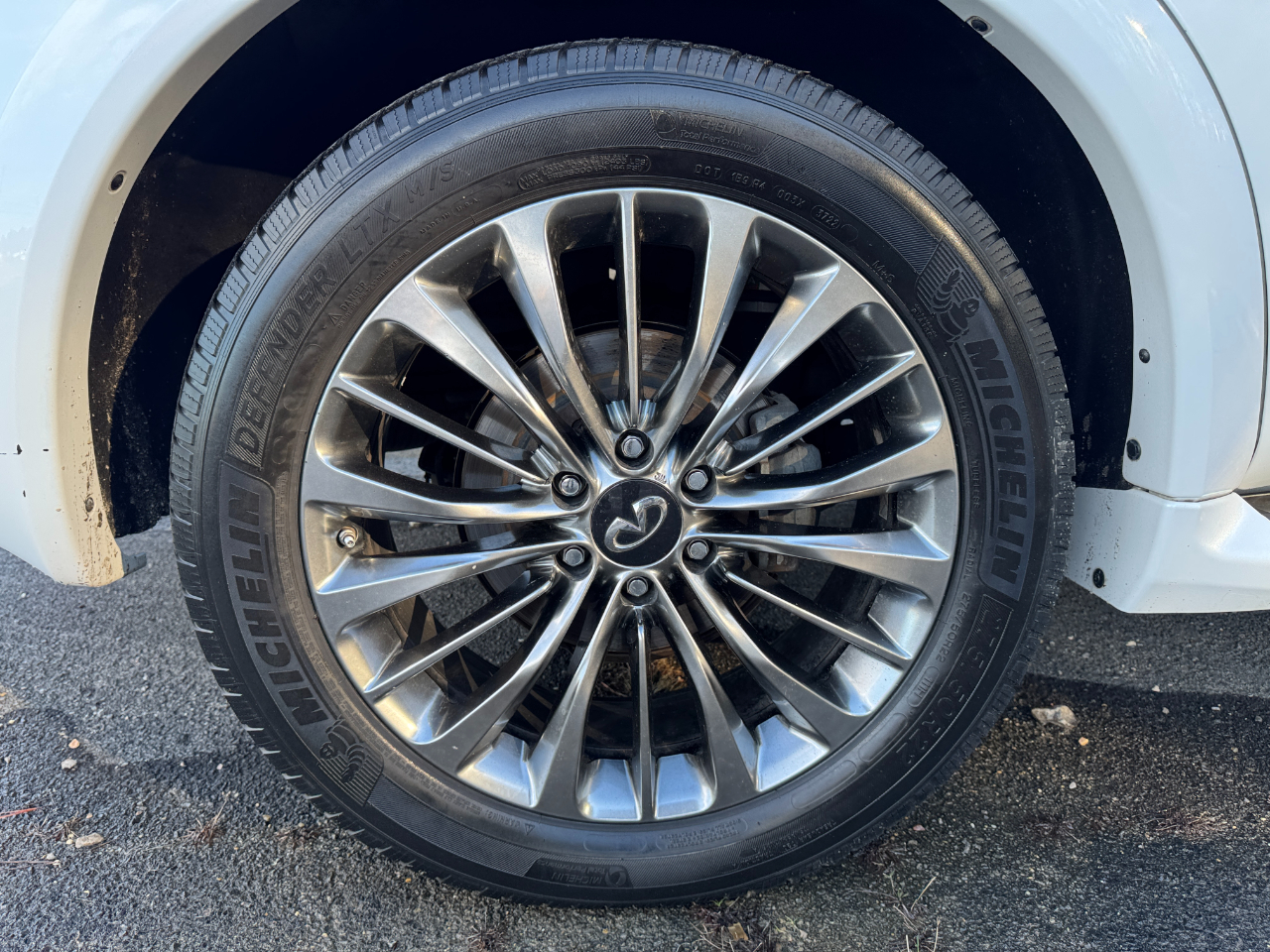 Infiniti QX80 LUXE 2019