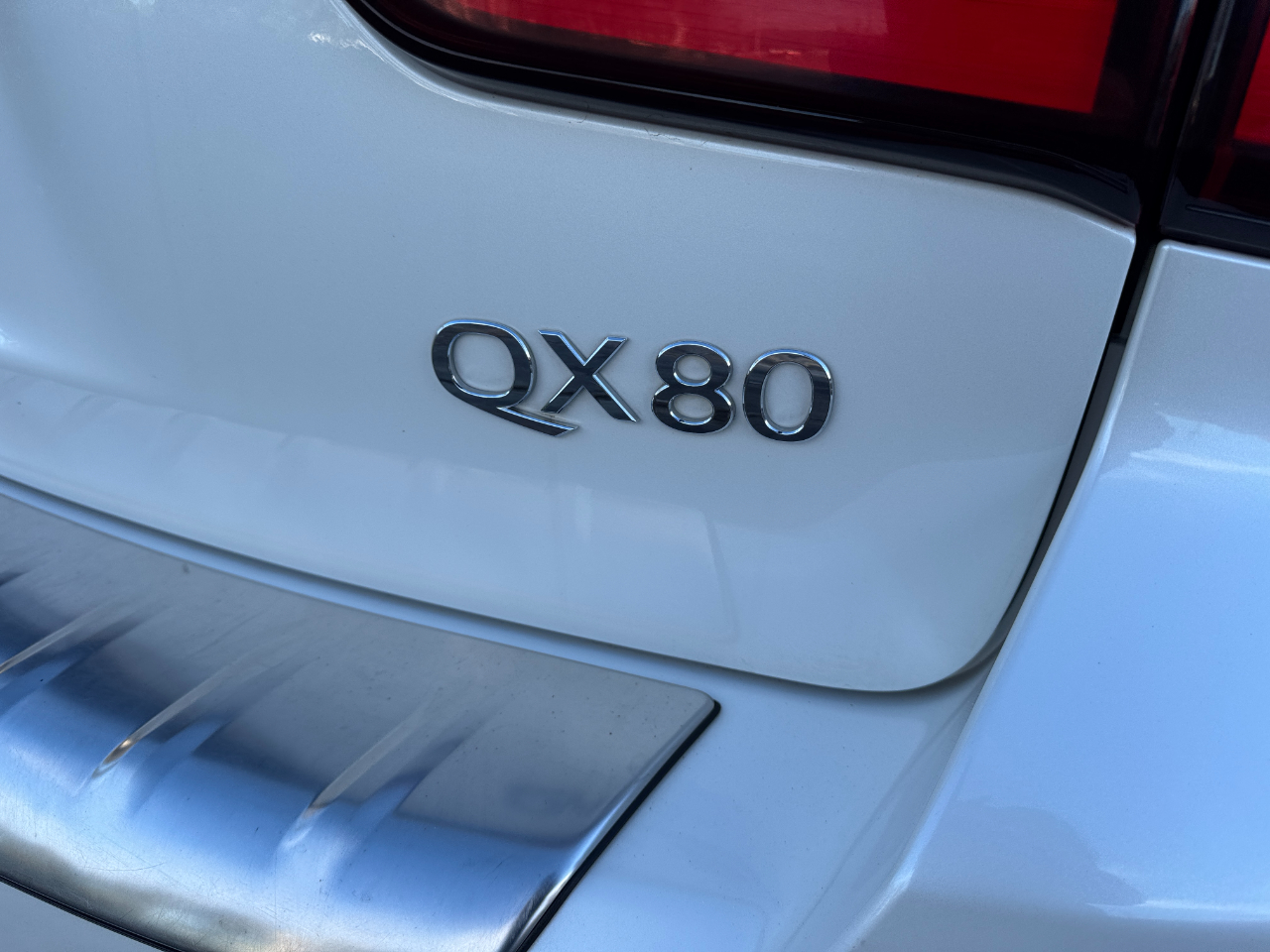Infiniti QX80 LUXE 2019