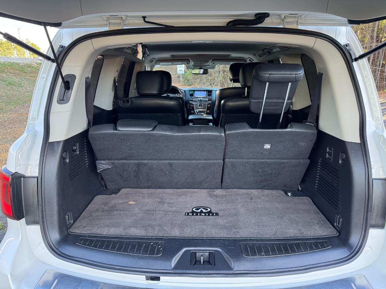 Infiniti QX80 LUXE 2019