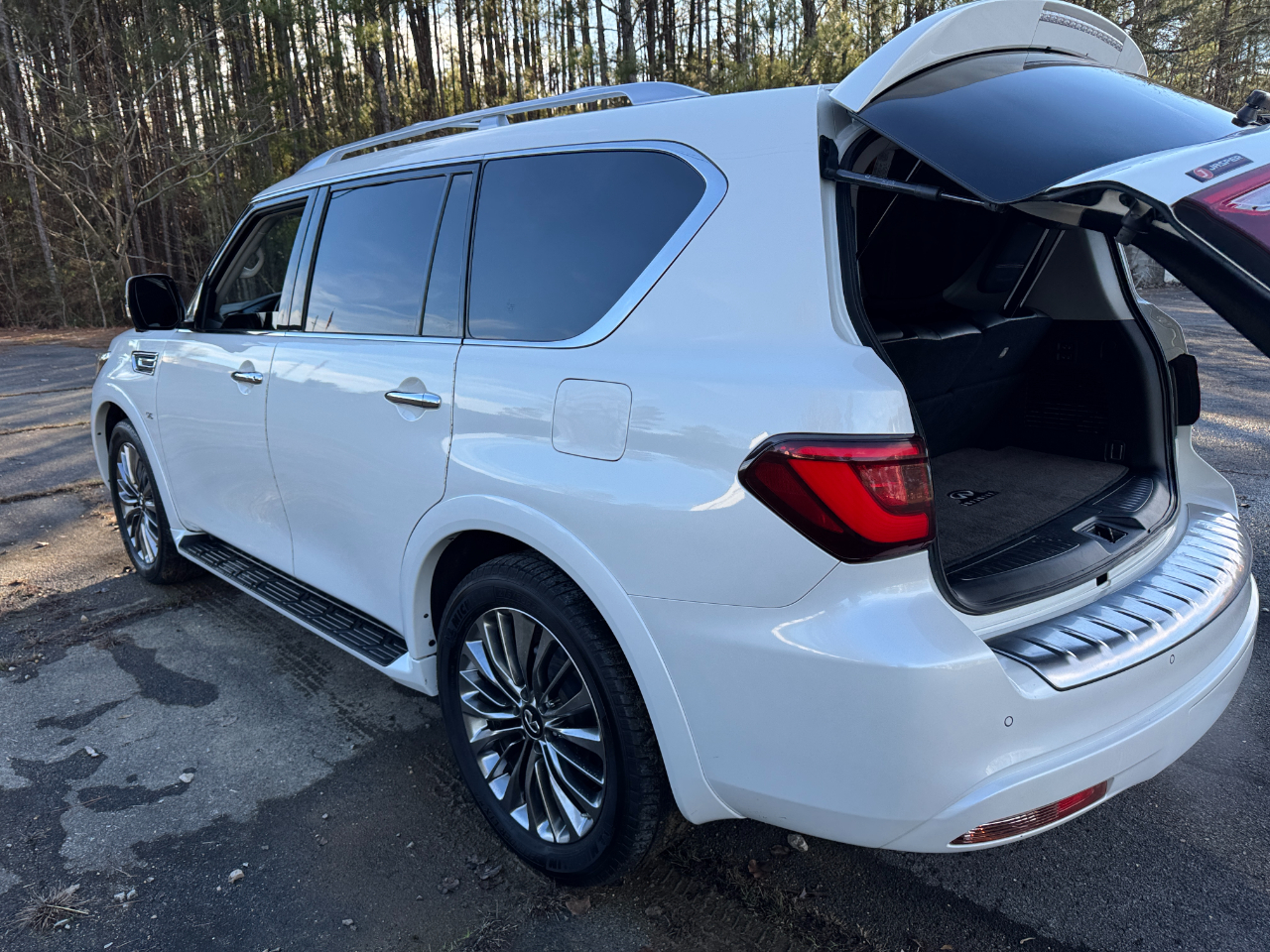 Infiniti QX80 LUXE 2019