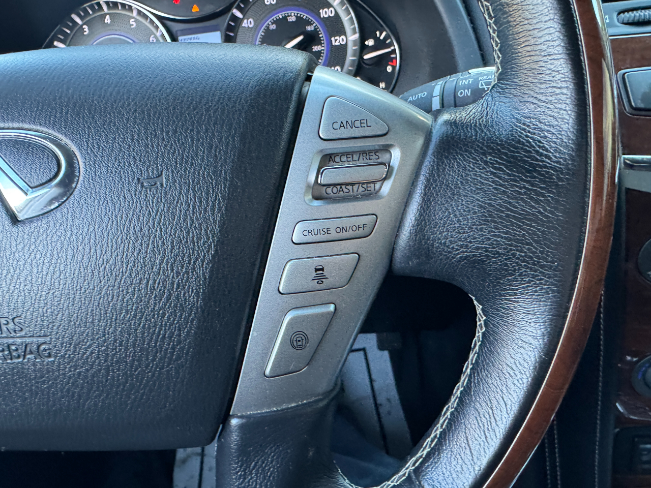 Infiniti QX80 LUXE 2019