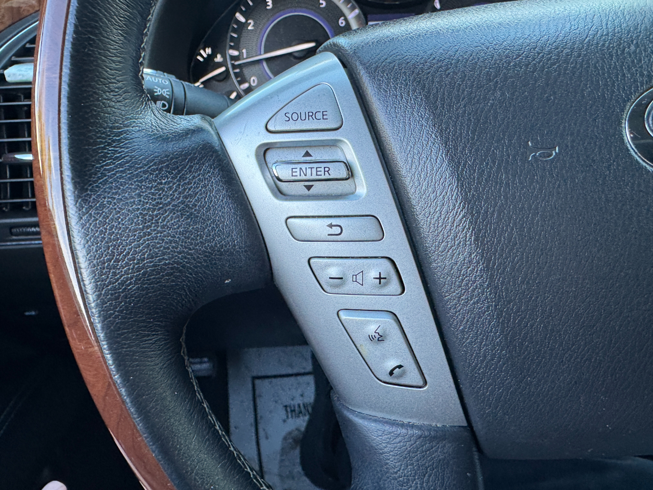 Infiniti QX80 LUXE 2019