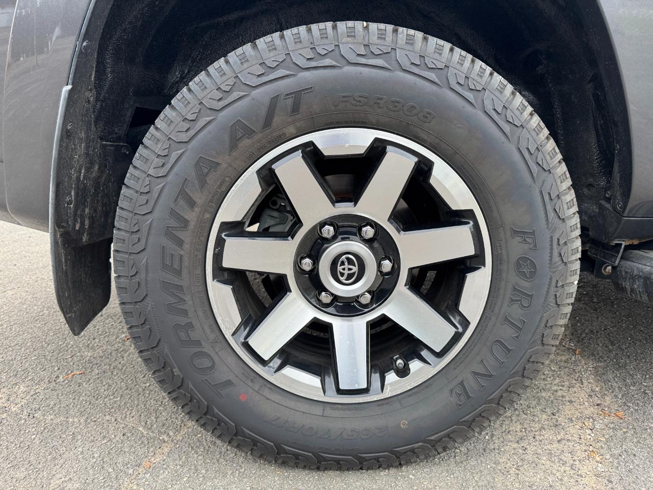 Toyota 4Runner SR5 2WD 2014