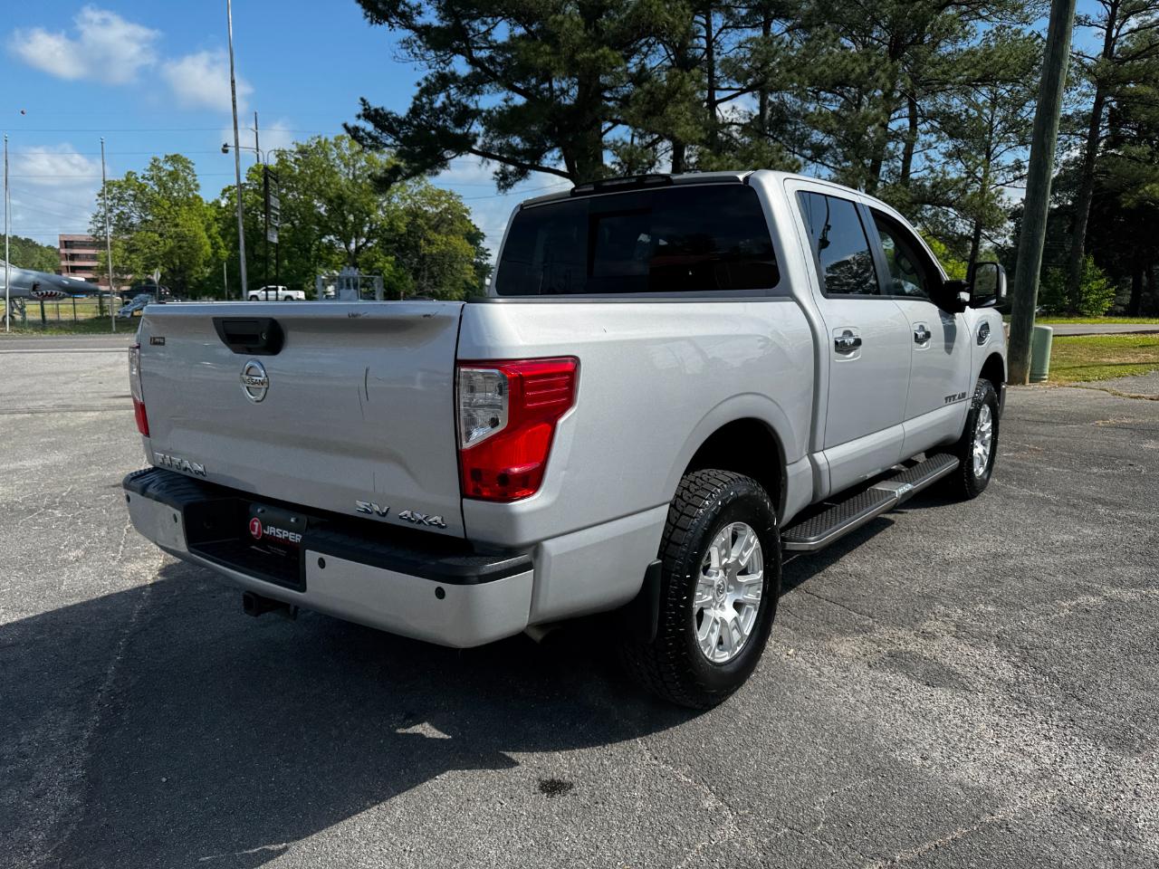 Nissan Titan SV Crew Cab 4WD 2017