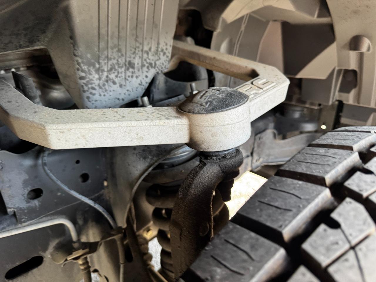 Nissan Titan SV Crew Cab 4WD 2017