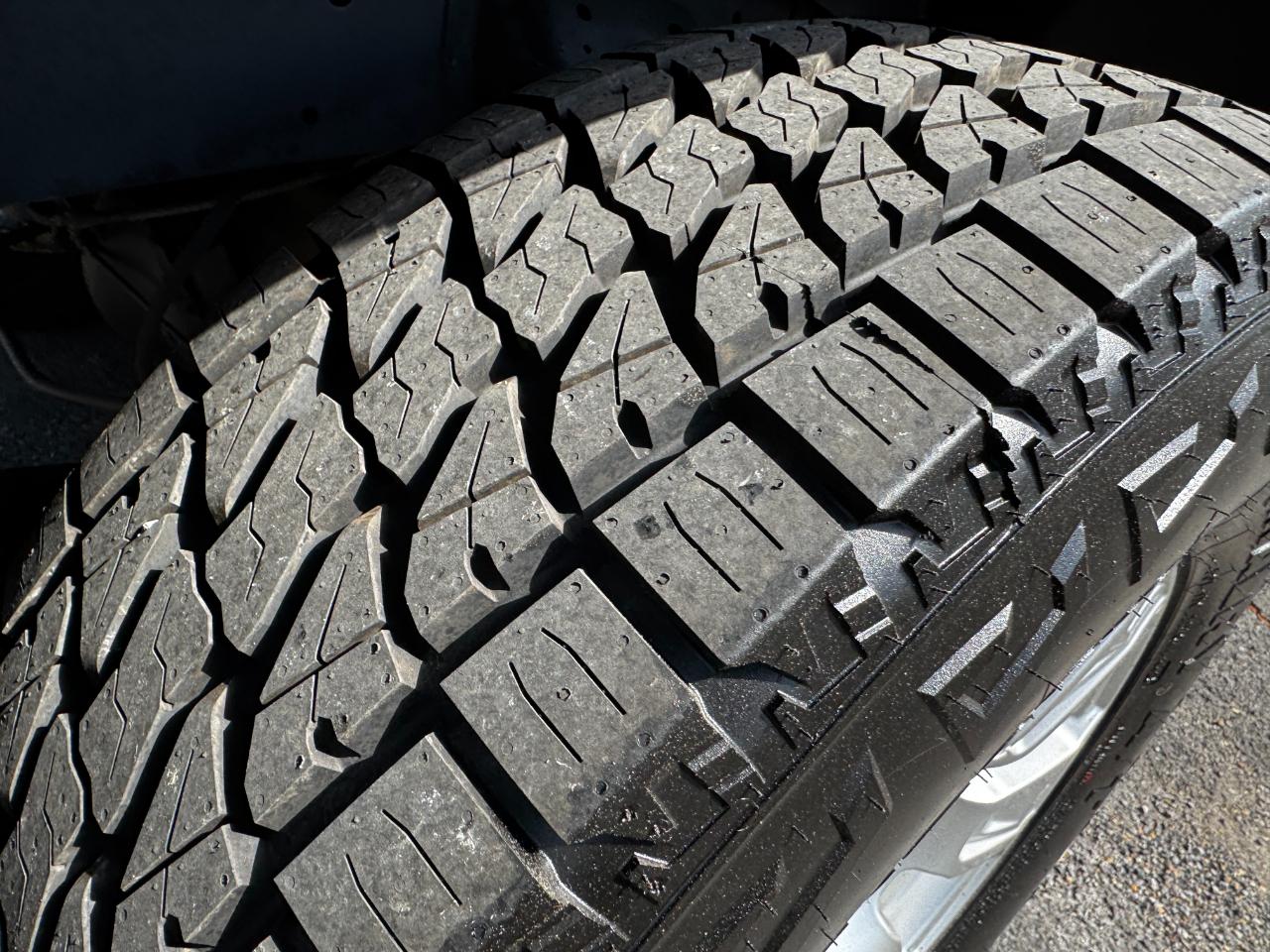 Nissan Titan SV Crew Cab 4WD 2017