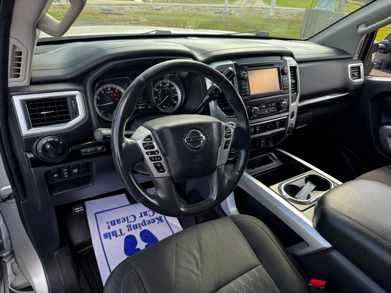 Nissan Titan SV Crew Cab 4WD 2017