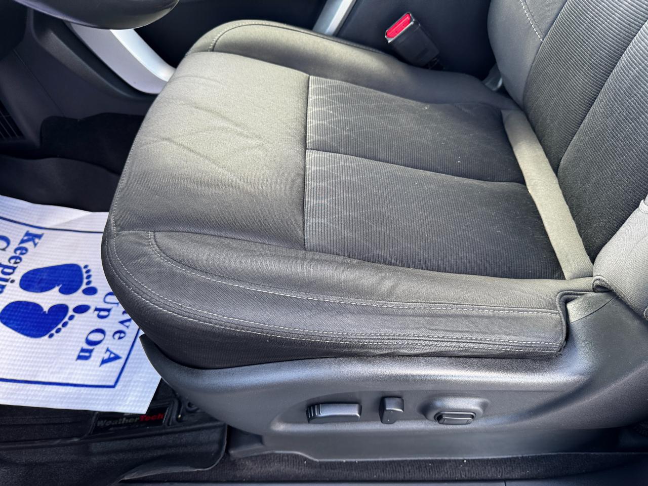 Nissan Titan SV Crew Cab 4WD 2017