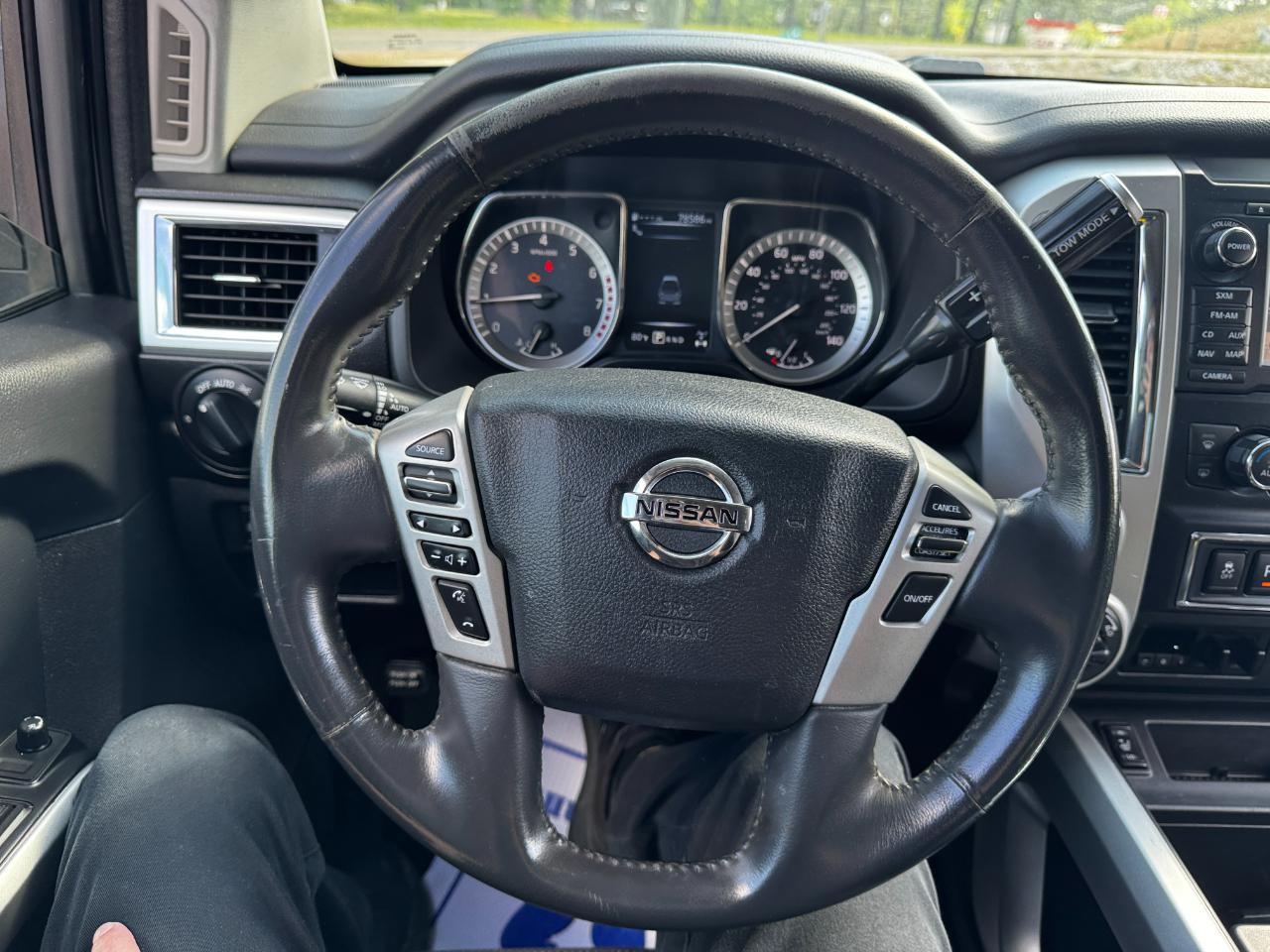 Nissan Titan SV Crew Cab 4WD 2017