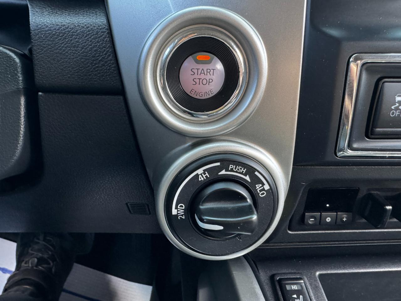 Nissan Titan SV Crew Cab 4WD 2017