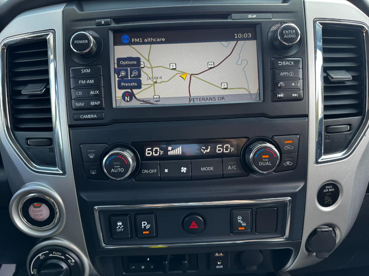 Nissan Titan SV Crew Cab 4WD 2017