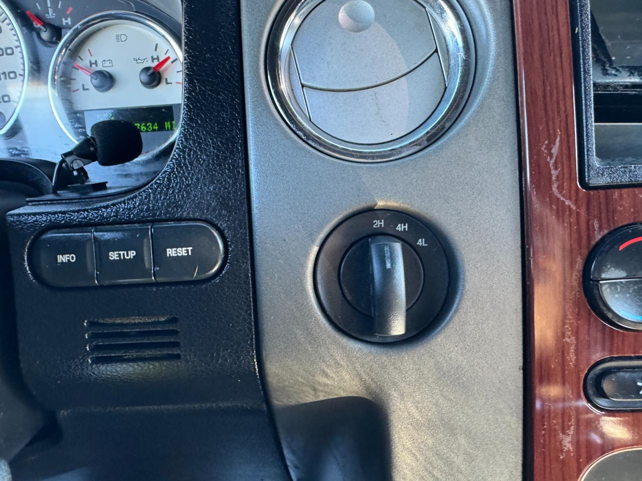 Ford F-150 Lariat SuperCab Long Bed 4WD 2005