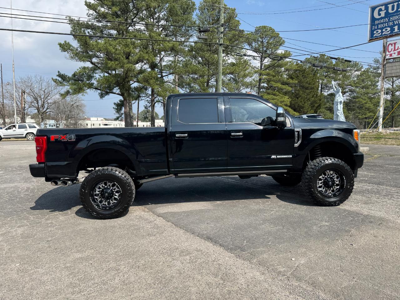 Ford F-250 SD Platinum Crew Cab Long Bed 4WD 2017