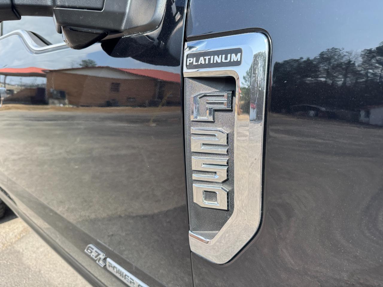 Ford F-250 SD Platinum Crew Cab Long Bed 4WD 2017