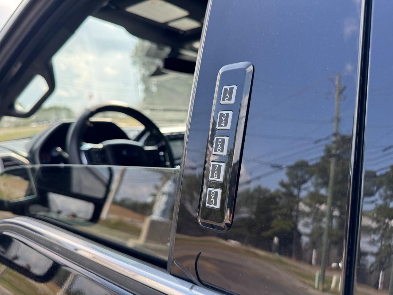 Ford F-250 SD Platinum Crew Cab Long Bed 4WD 2017