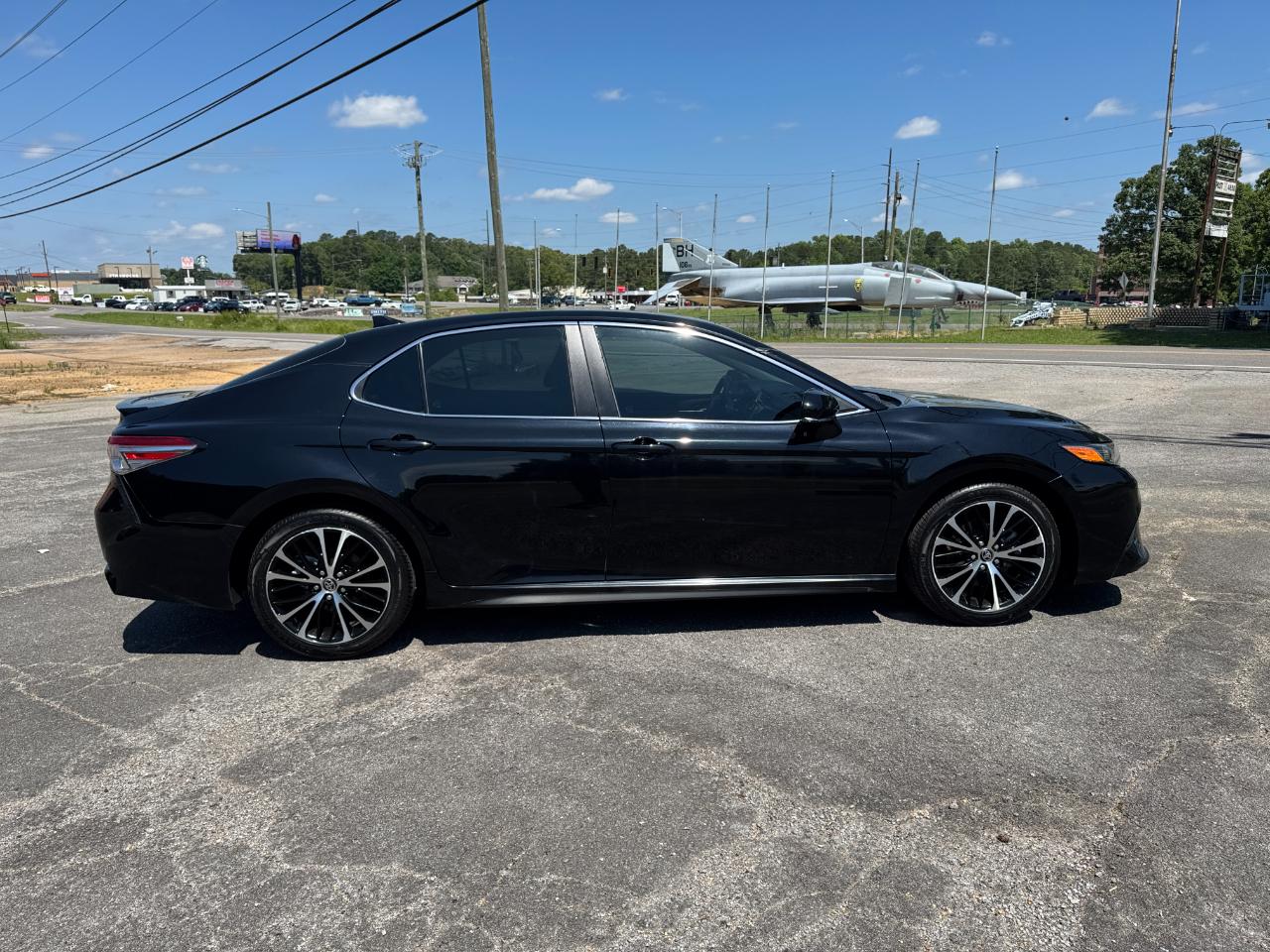 Toyota Camry SE 2020