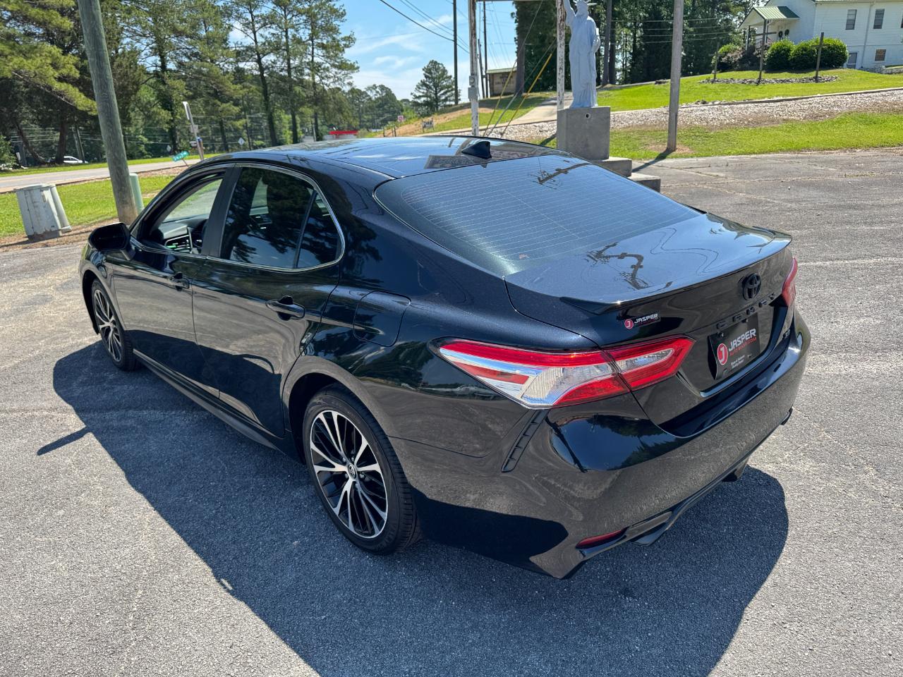 Toyota Camry SE 2020