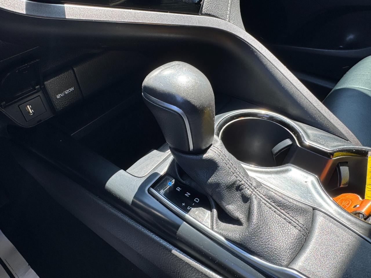 Toyota Camry SE 2020