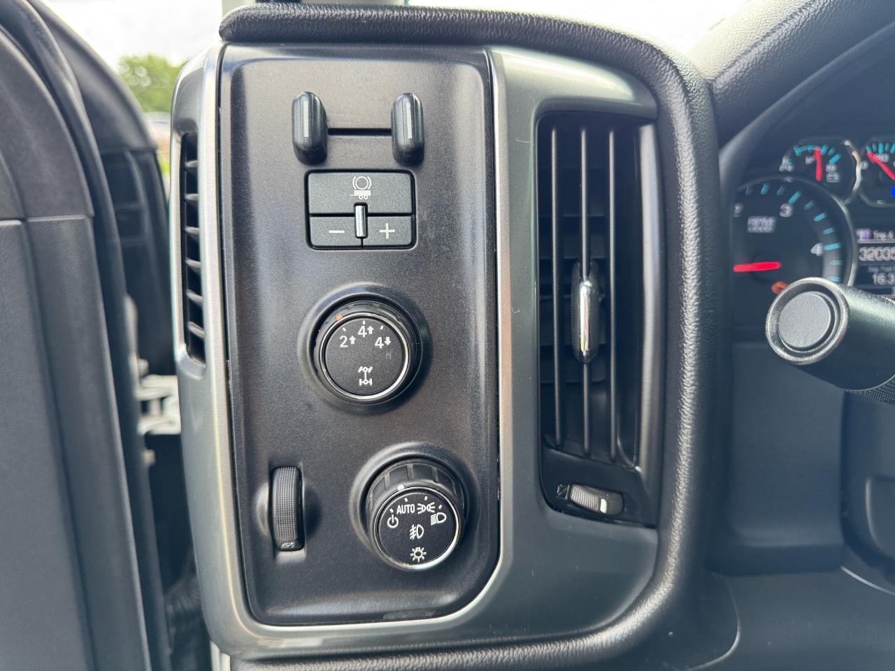 Chevrolet Silverado 2500HD LT Crew Cab 4WD 2015