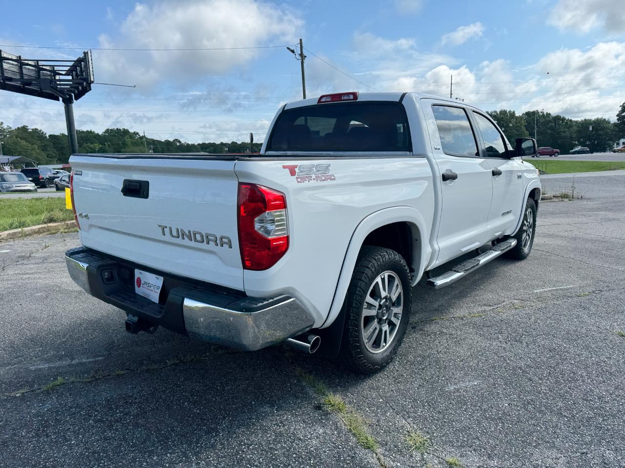 Toyota Tundra SR5 5.7L V8 FFV CrewMax 4WD 2017