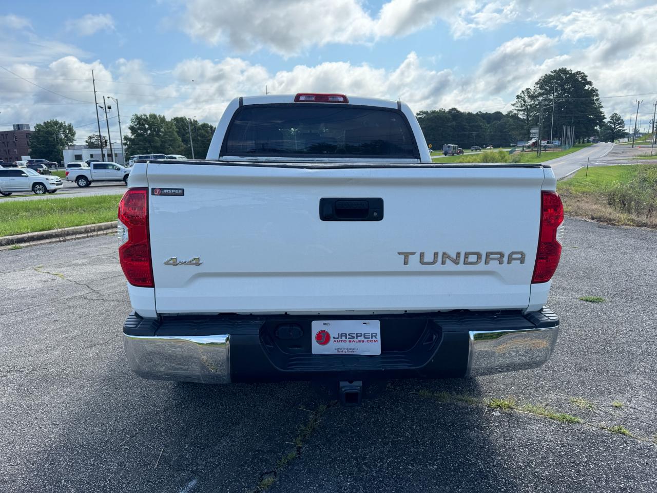 Toyota Tundra SR5 5.7L V8 FFV CrewMax 4WD 2017
