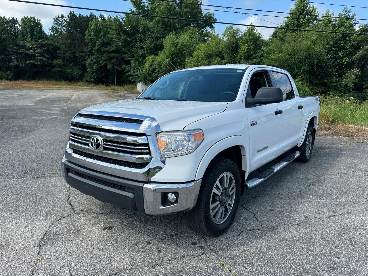 Toyota Tundra SR5 5.7L V8 FFV CrewMax 4WD 2017