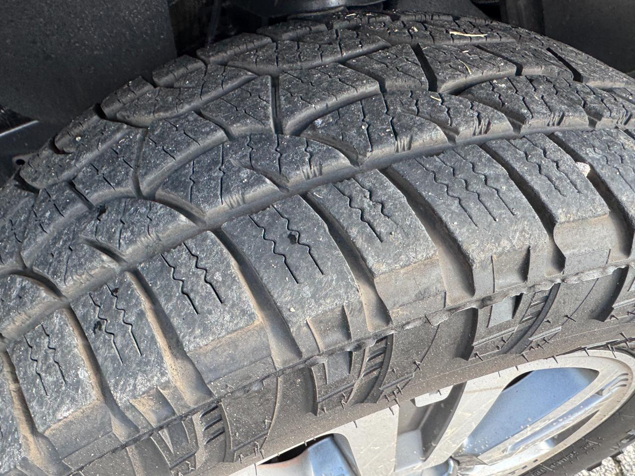 Toyota Tundra SR5 5.7L V8 FFV CrewMax 4WD 2017