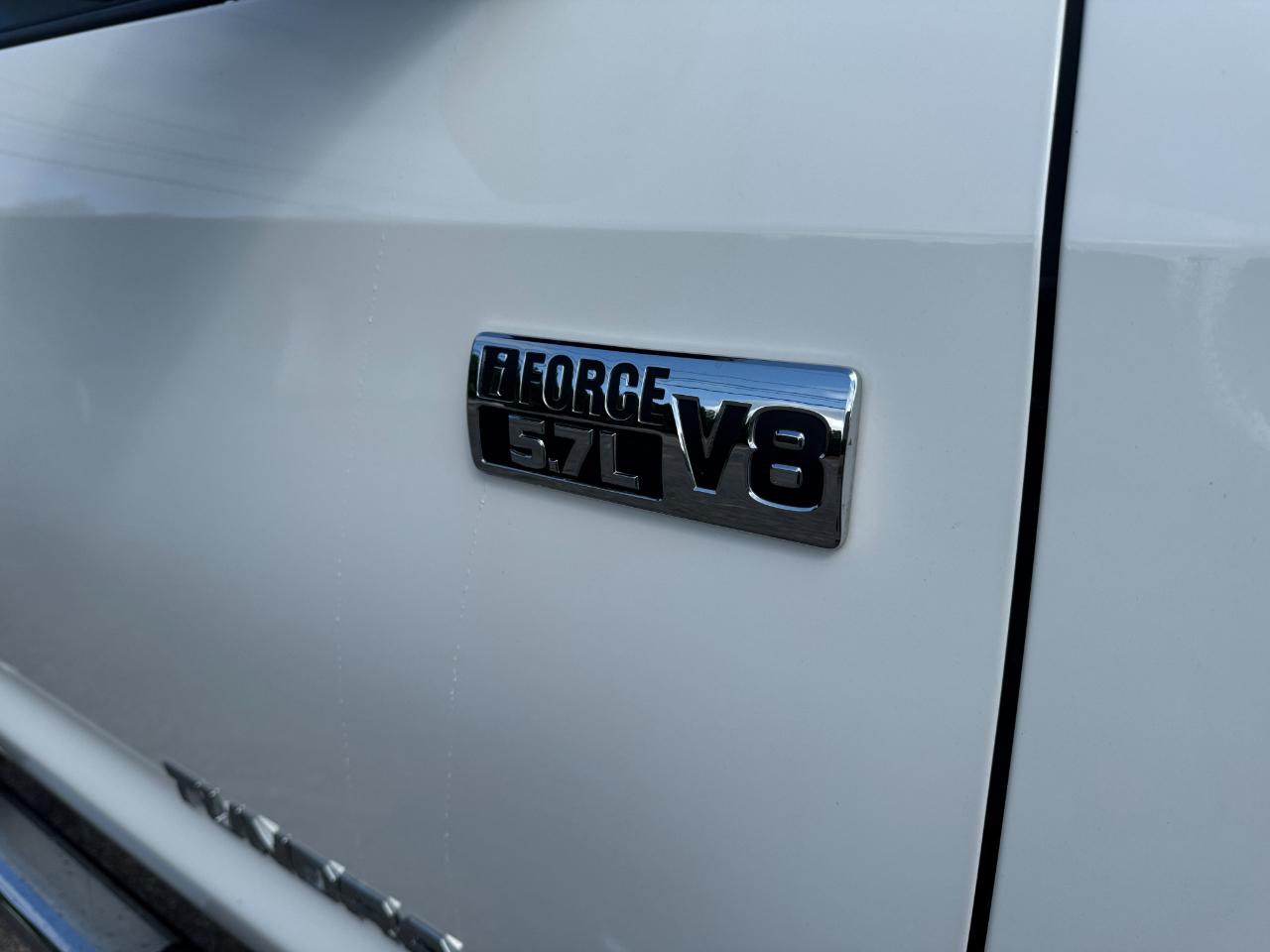 Toyota Tundra SR5 5.7L V8 FFV CrewMax 4WD 2017