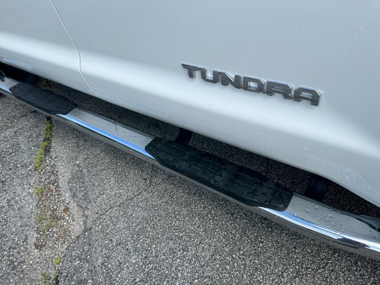 Toyota Tundra SR5 5.7L V8 FFV CrewMax 4WD 2017