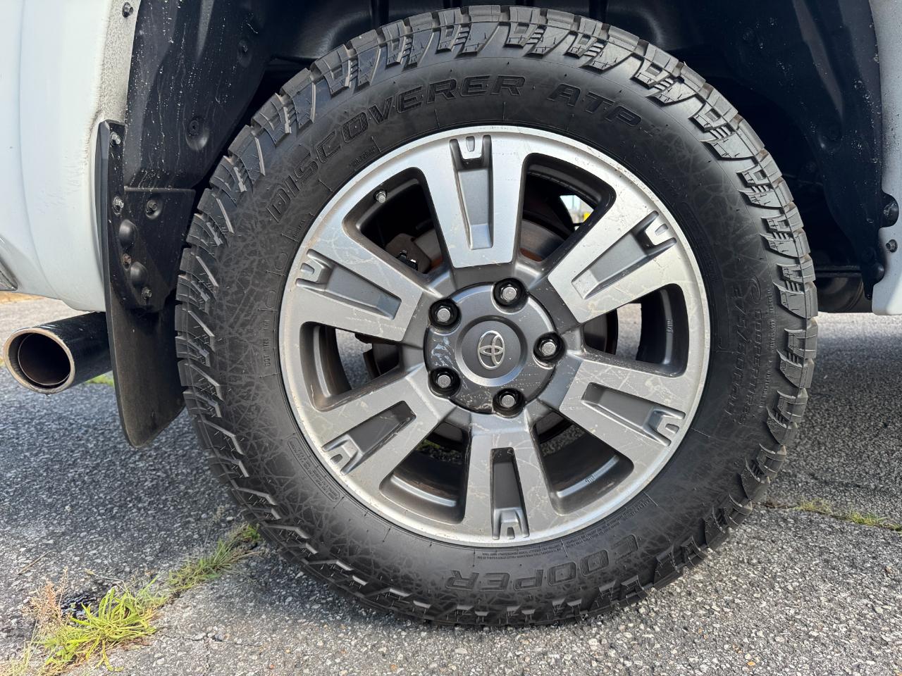 Toyota Tundra SR5 5.7L V8 FFV CrewMax 4WD 2017