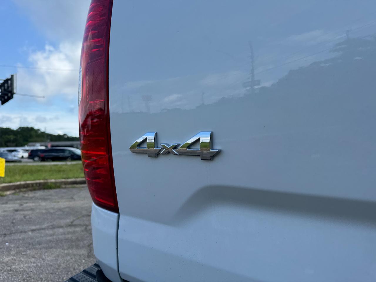 Toyota Tundra SR5 5.7L V8 FFV CrewMax 4WD 2017