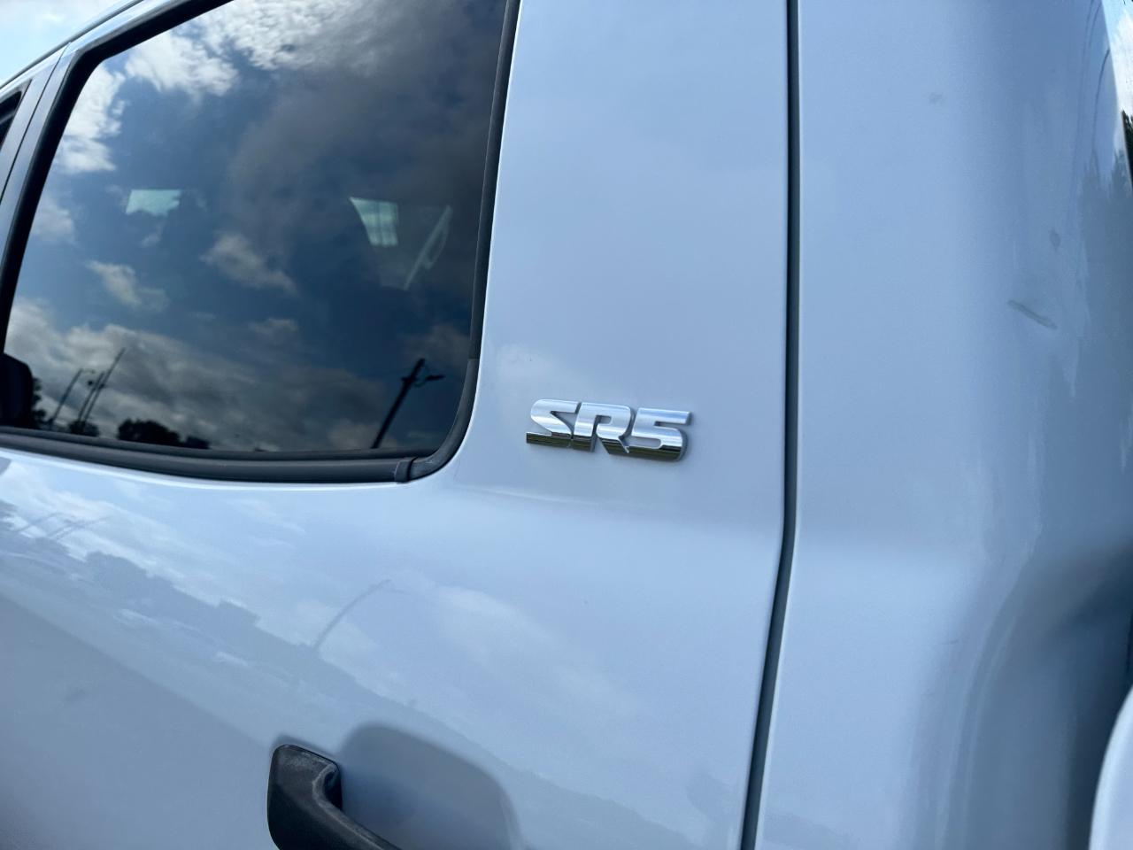 Toyota Tundra SR5 5.7L V8 FFV CrewMax 4WD 2017