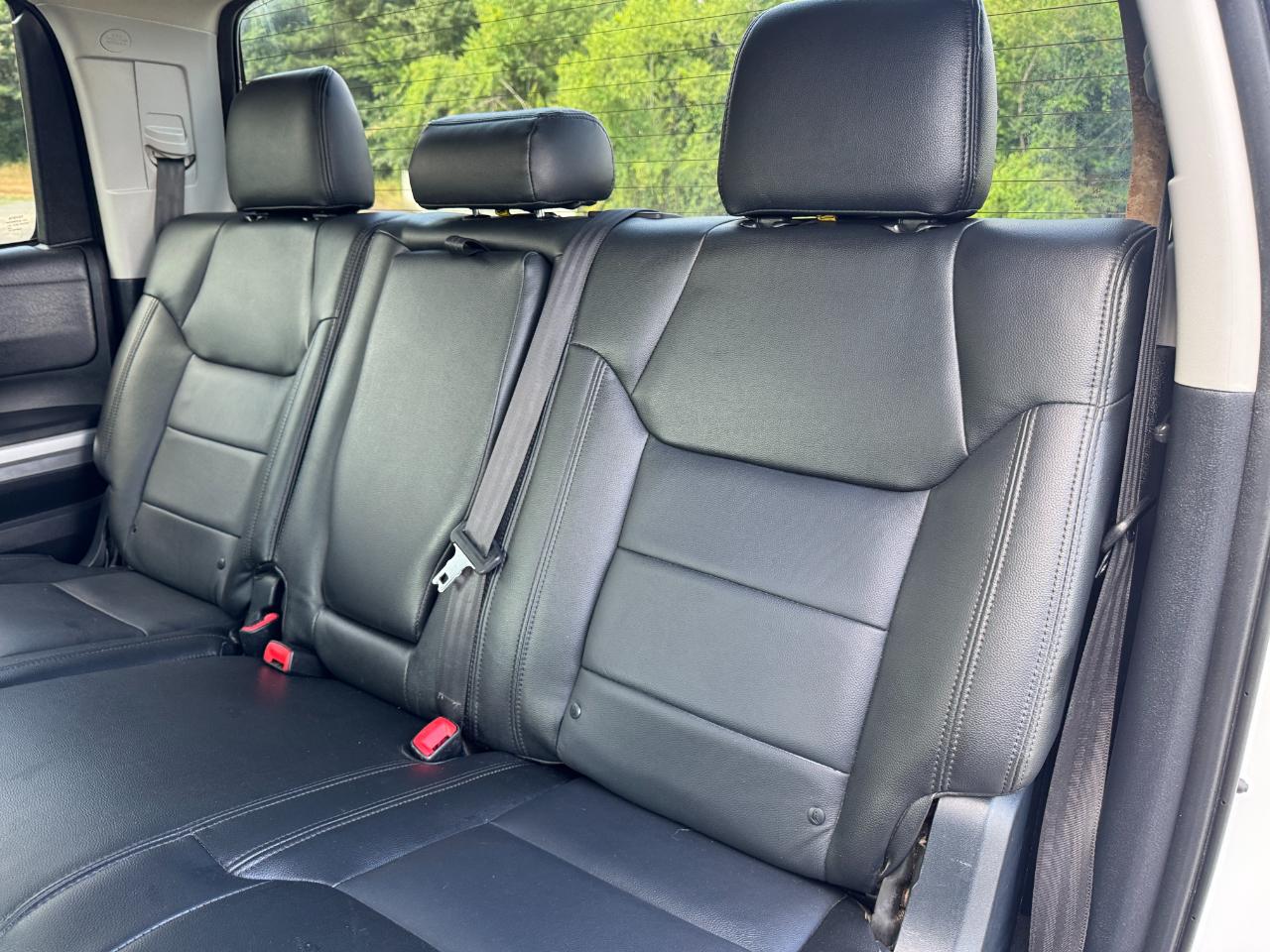 Toyota Tundra SR5 5.7L V8 FFV CrewMax 4WD 2017