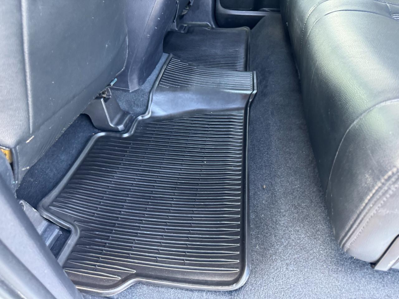 Toyota Tundra SR5 5.7L V8 FFV CrewMax 4WD 2017